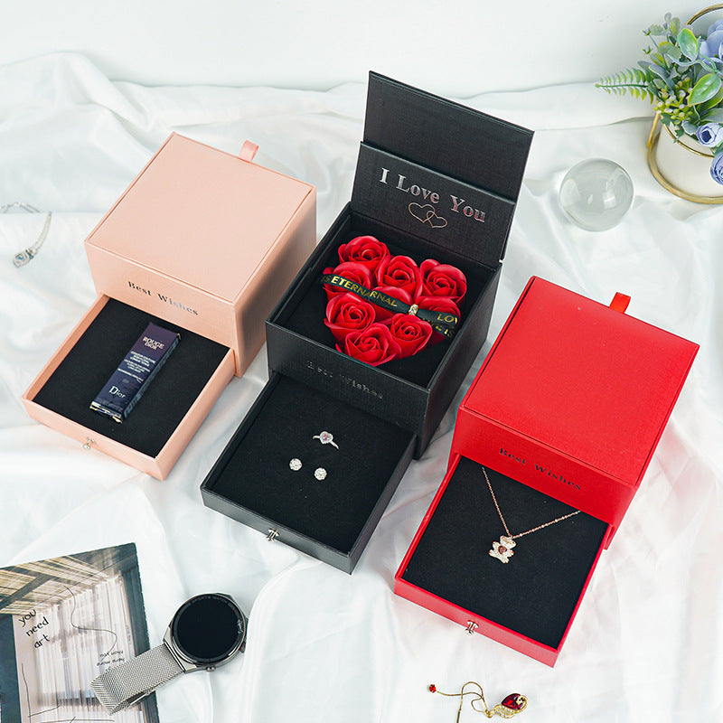 Geschenkbox Herz mit Rosen-Design
