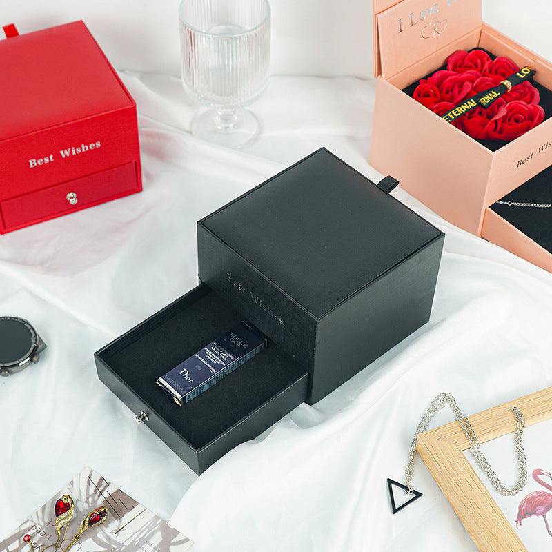 Geschenkbox Herz mit Rosen-Design