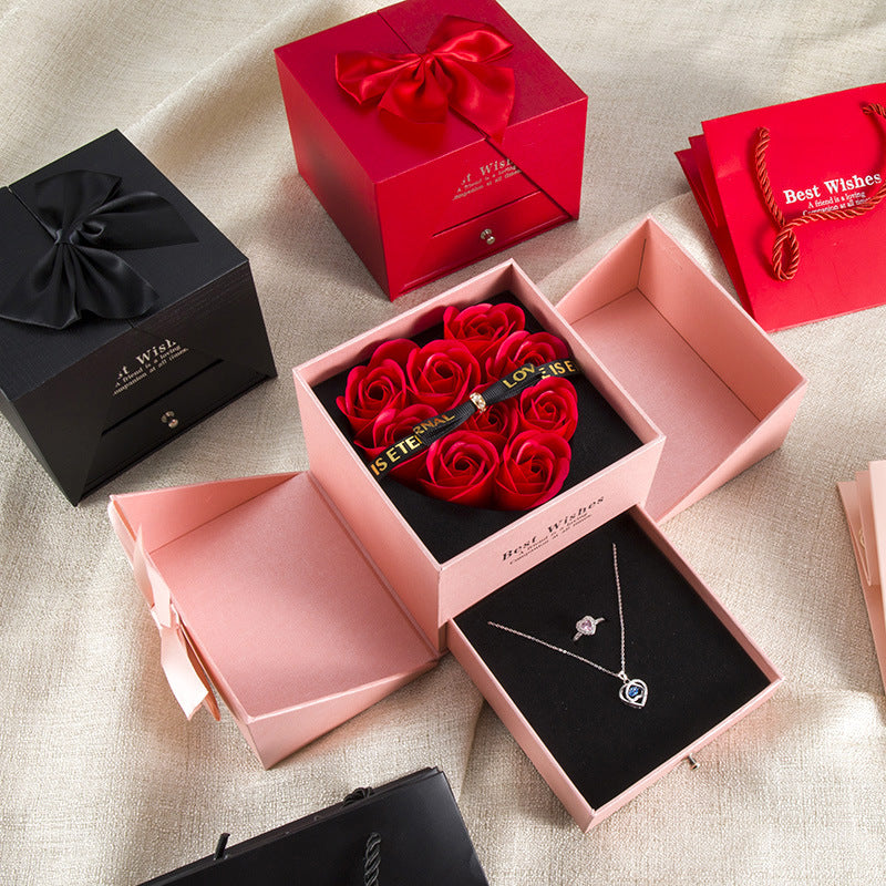 Geschenkbox Herz mit Rosen-Design