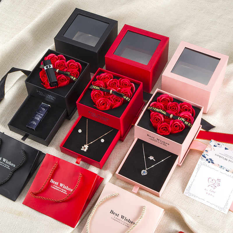 Geschenkbox Herz mit Rosen-Design